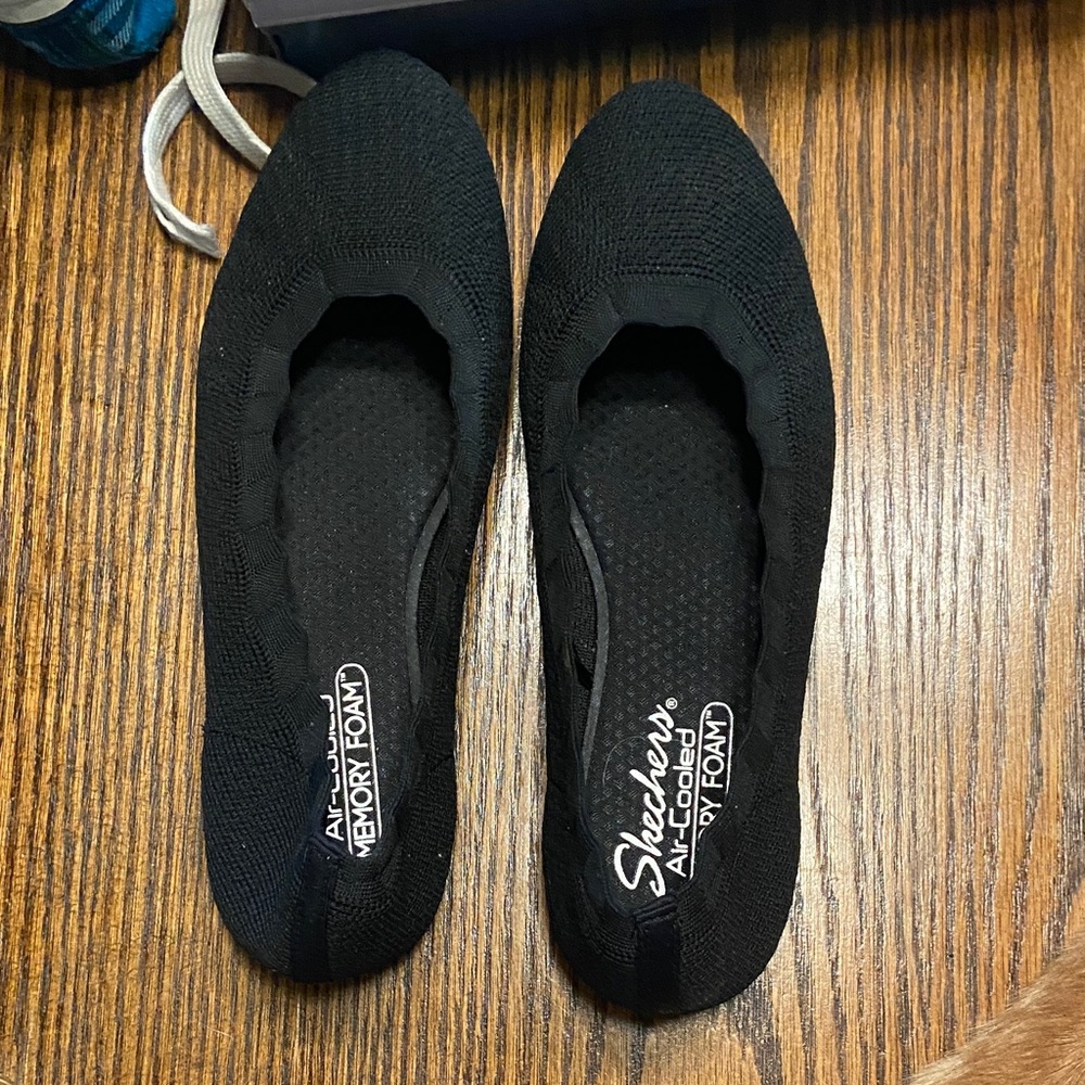 Skechers Women's Black Knit Flats